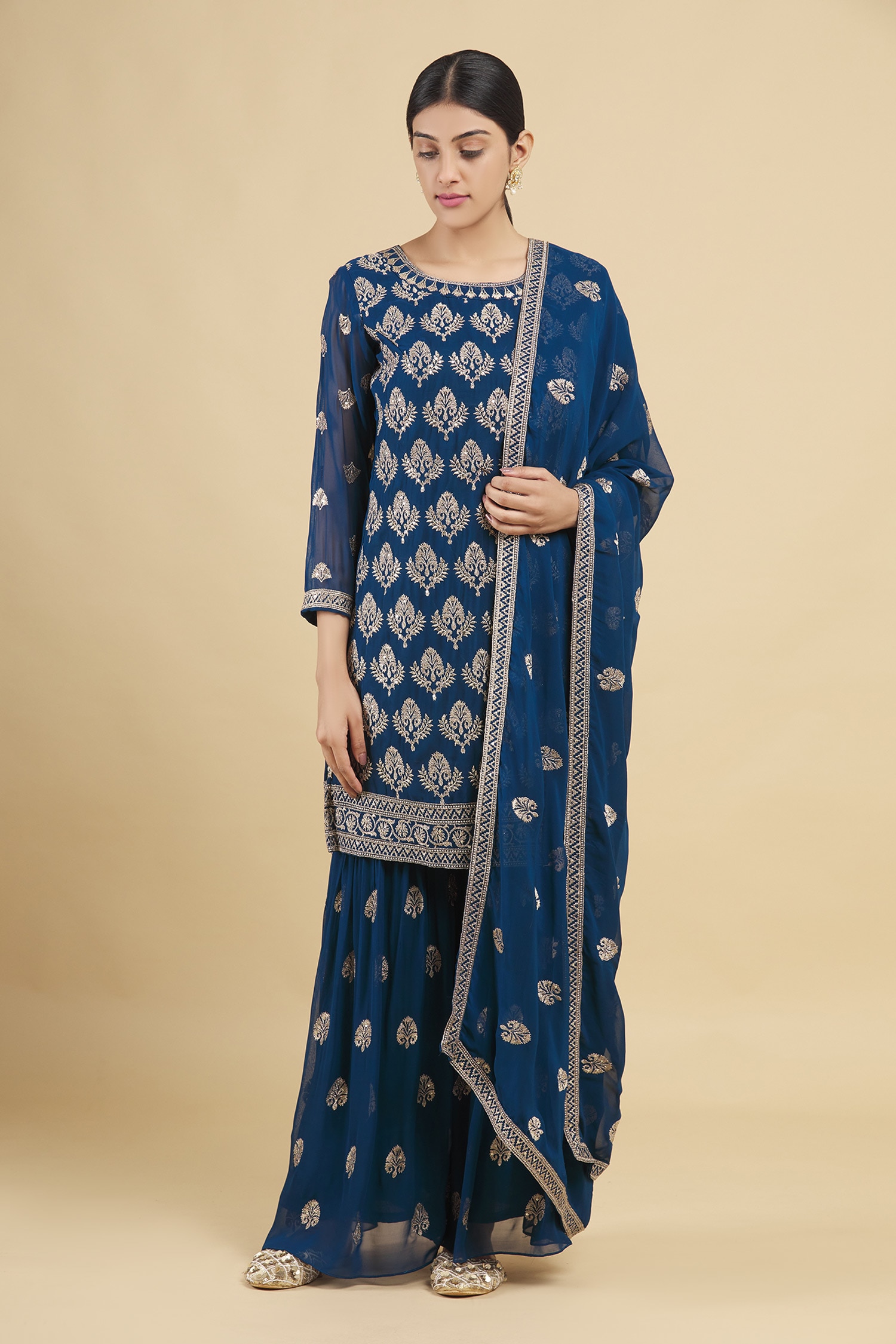 Buy Embroidered Kurta Set By Khwaab By Sanjana Lakhani At Aza Fashions