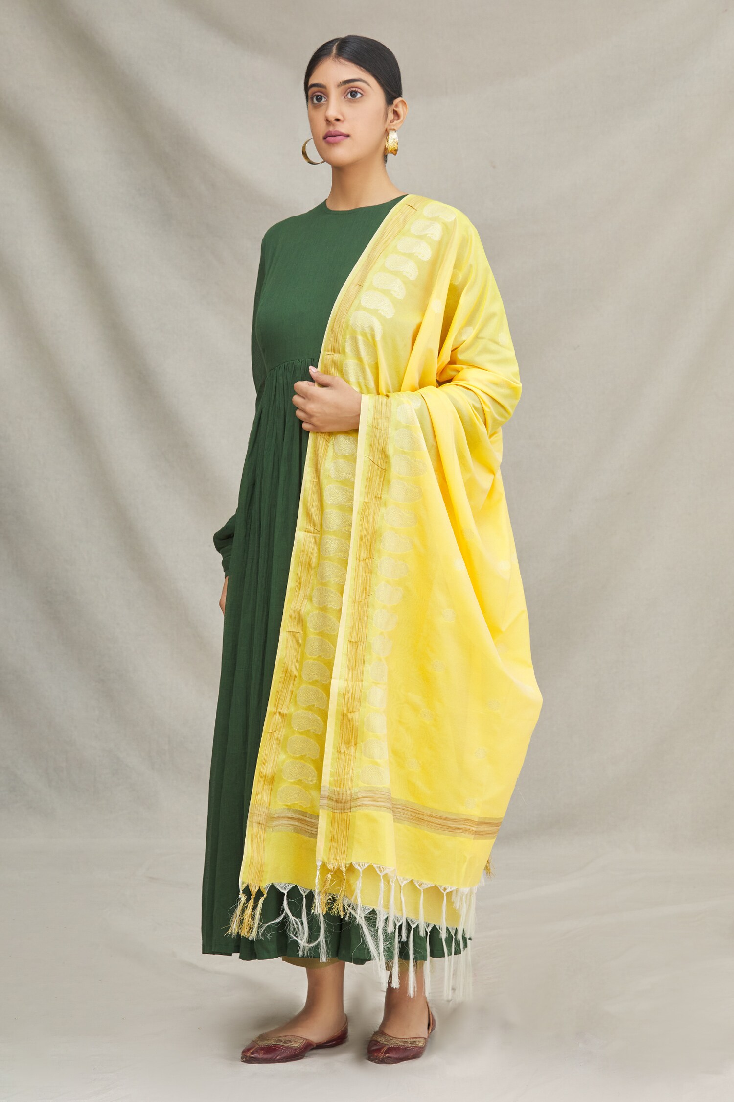 Buy Nazaakat by Samara Singh Yellow Embroidered Banarasi Dupatta Online ...