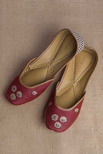 Buy Vareli Bafna Maroon Cotton Satin Chapa Block Print Juttis Online ...