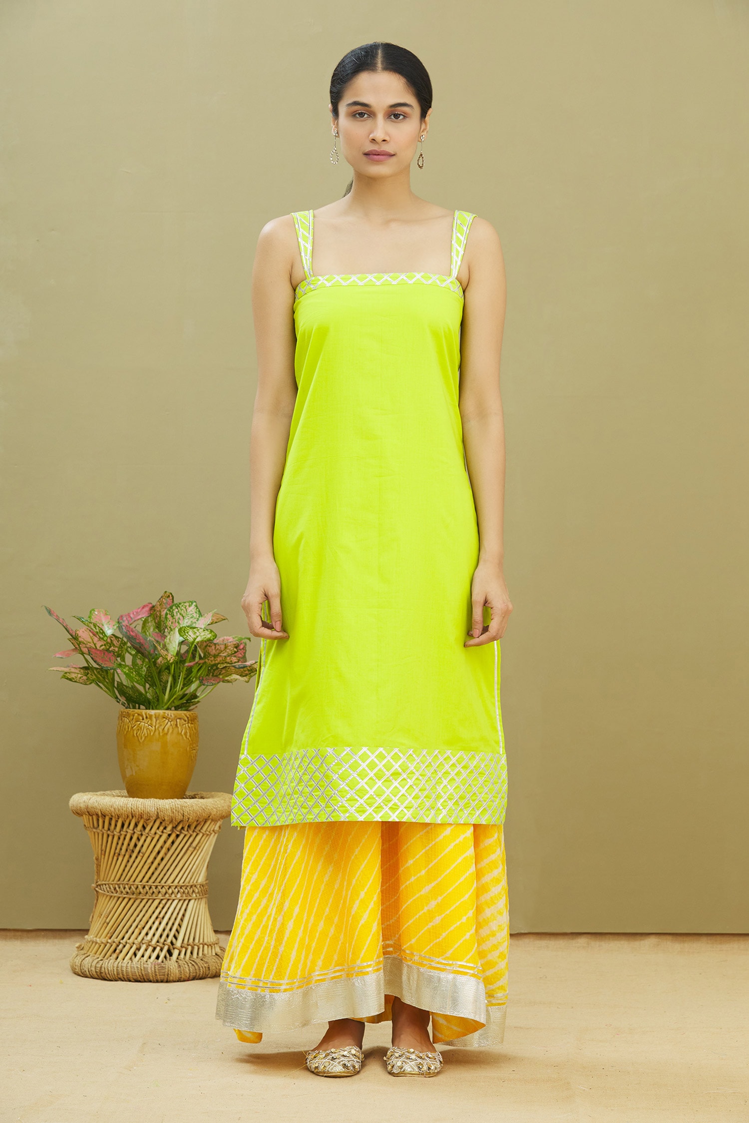 Buy Sleeveless Kurta Set by Samyukta Singhania at Aza Fashions