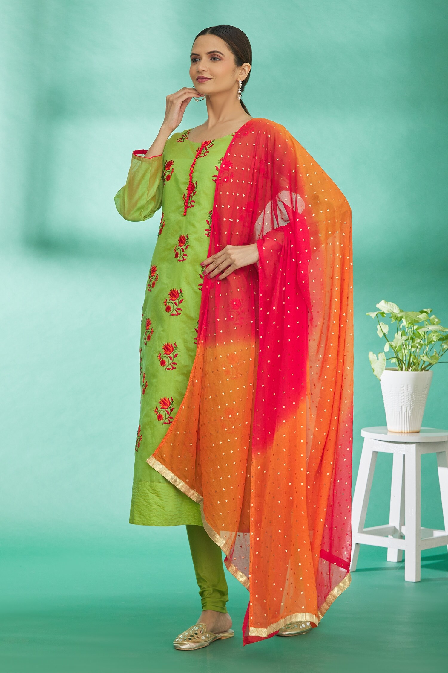 Buy Nazaakat by Samara Singh Green Chanderi Silk Embroidered Kurta Set