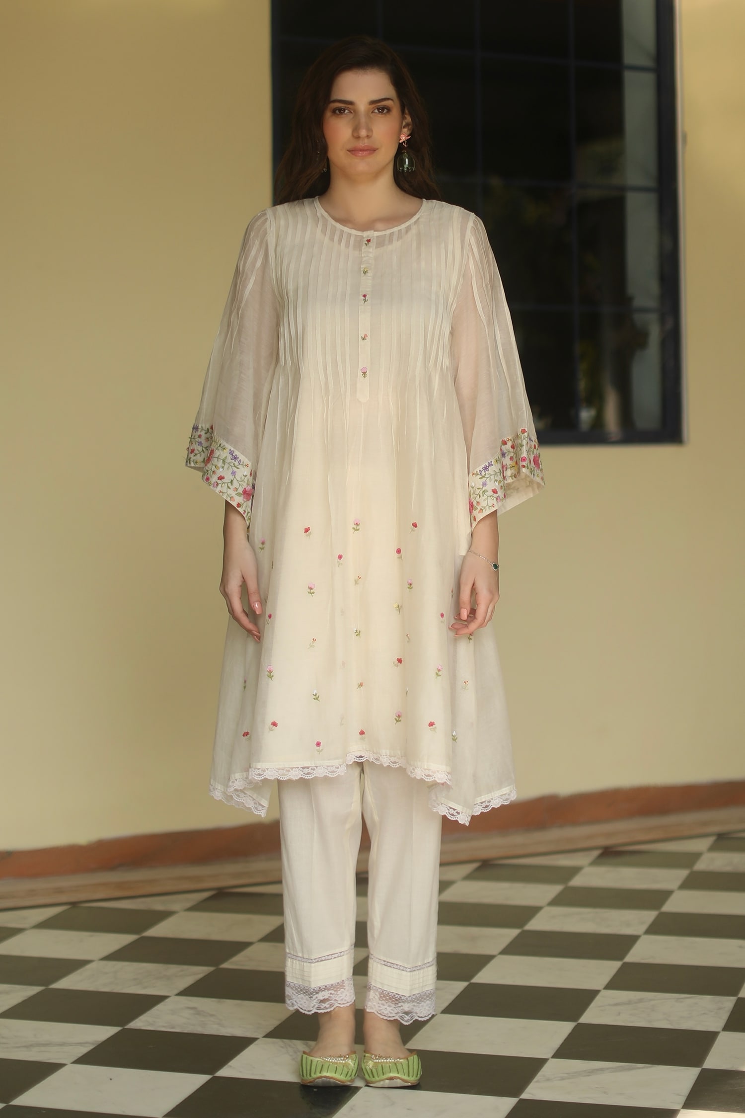 Begum Pret White Kurta: Chanderi Embroidered Floral Motifs Kira And Pant Set For Women