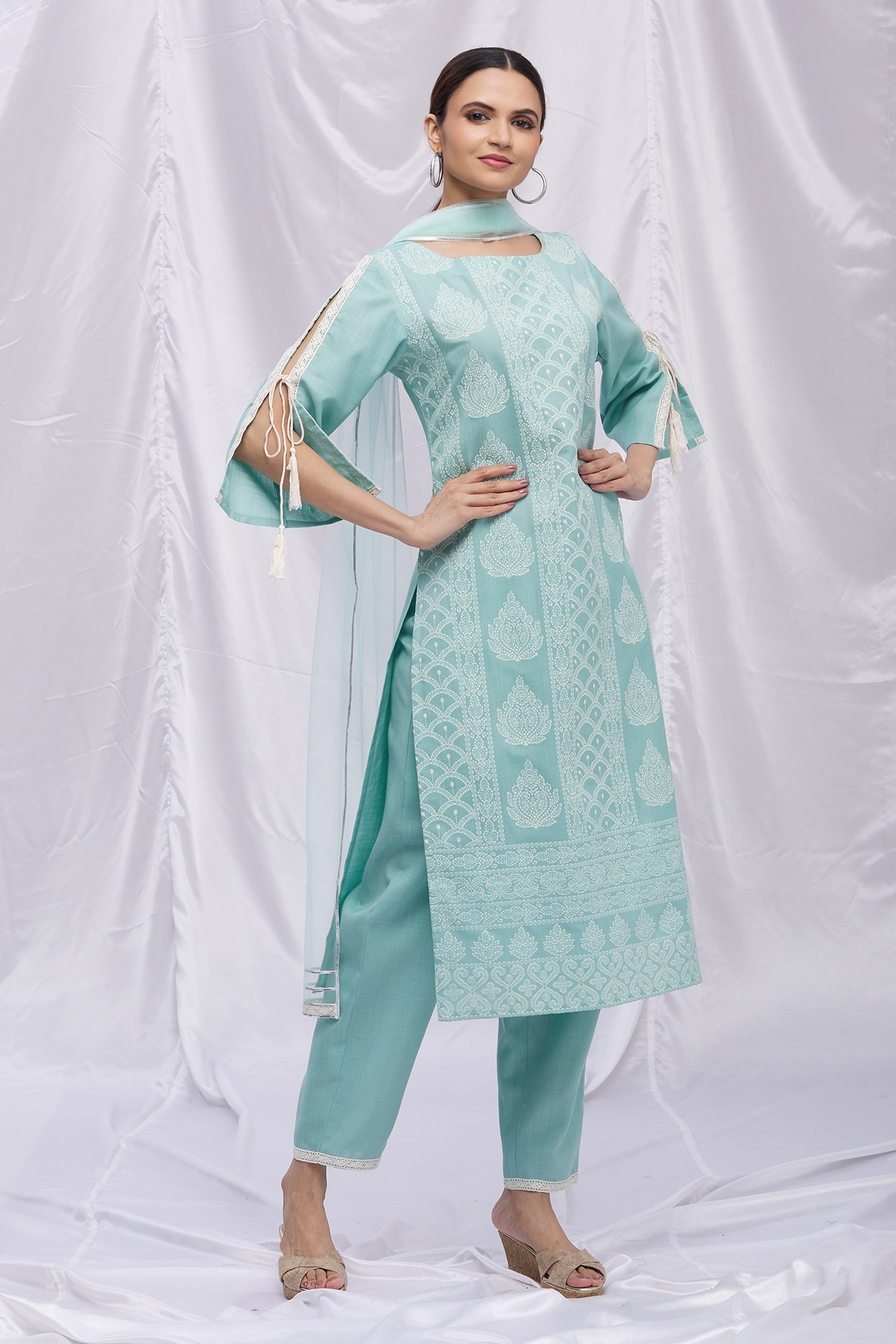 Buy Blue Cotton Blend Printed Floral Round Kurta Set For Women By Aryavir Malhotra Online At Aza 6511