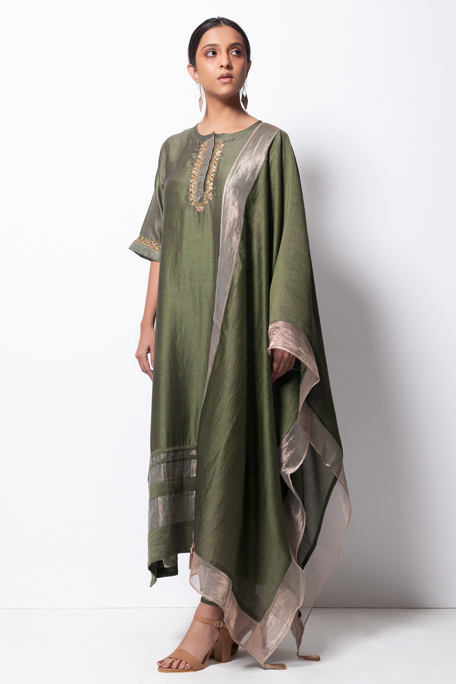 Buy Green Kurta: Handwoven Chanderi Silk; Stole: Chanderi; Pant: Set ...