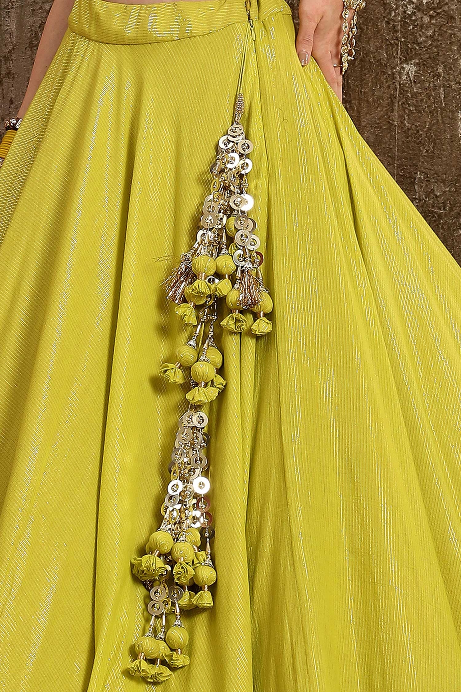 ♡ •••• ❍ㅤ••• ⎙ㅤ••⌲ ˡᶦᵏᵉ ᶜᵒᵐᵐᵉⁿᵗ ˢᵃᵛᵉ ˢʰᵃʳᵉ Mention in your story . . . .  Beautiful Lemon Yellow color Embroidery Thread work Lehenga… | Instagram