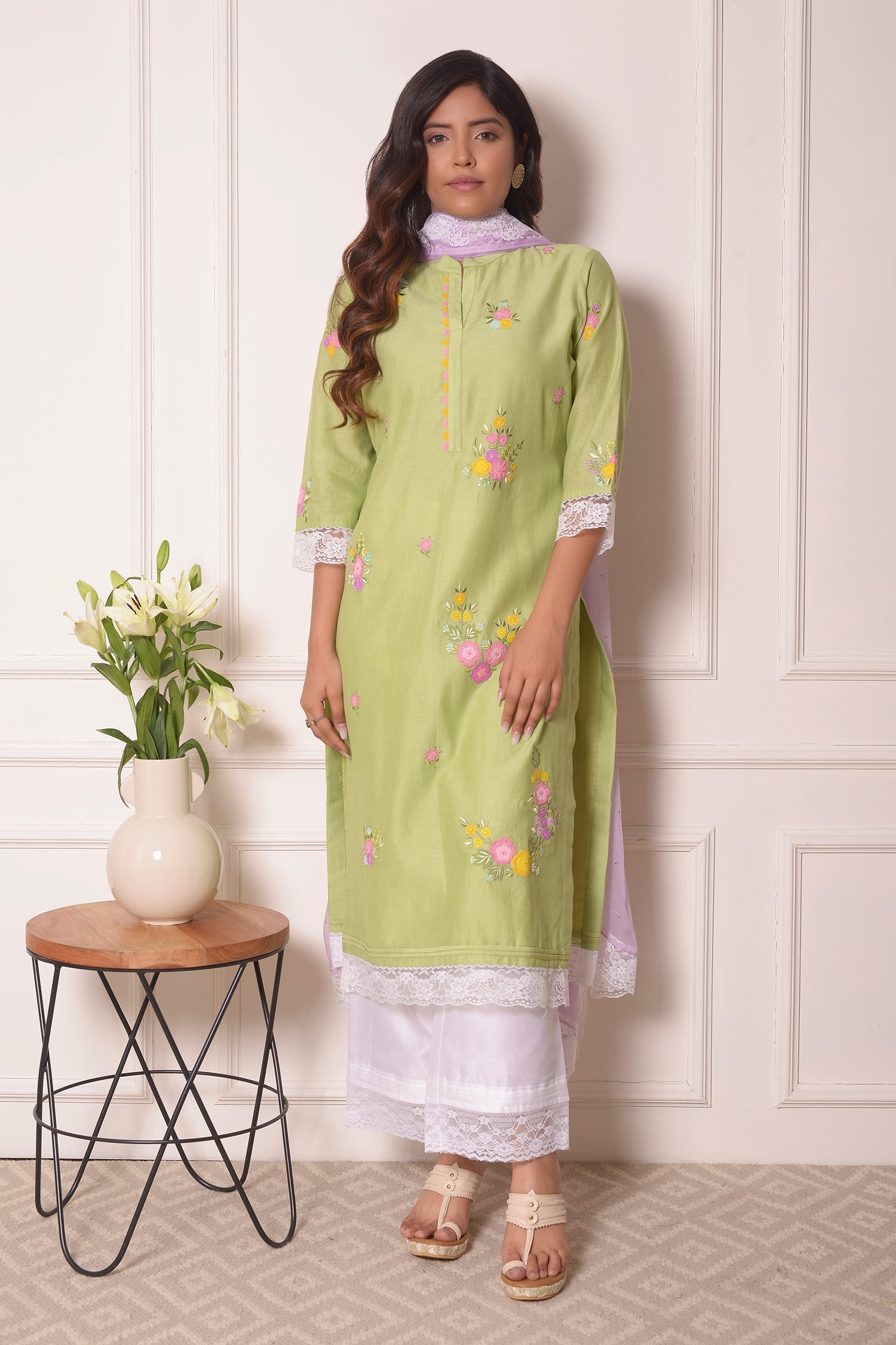 Buy Green Chanderi Silk Embroidered Floral Applique Work Band Kurta Set For Women By Surabhi