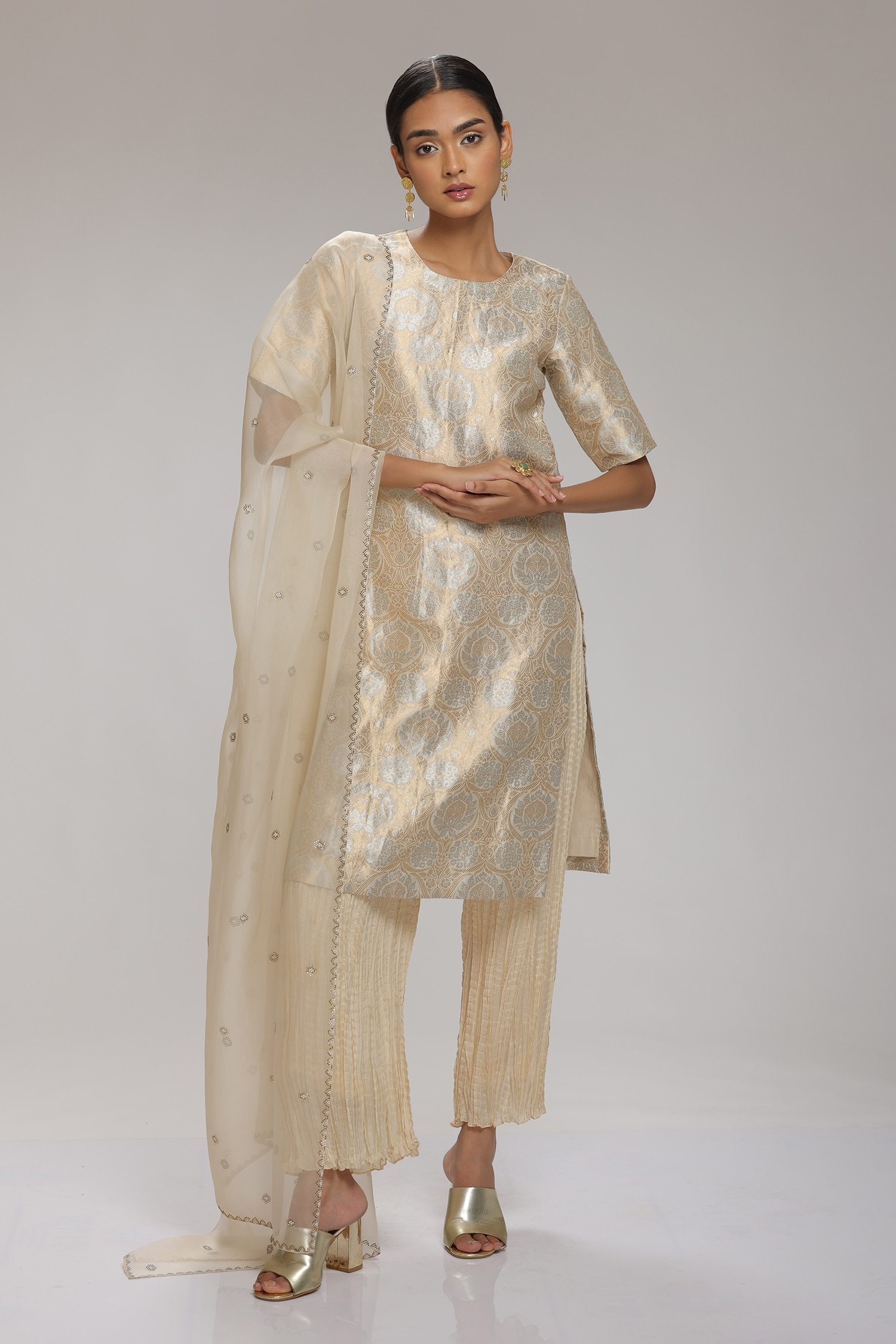 Buy Cream Kurta Banarasi Brocade Woven Floral Round Set For Women By Chhaya Mehrotra Online At 1320