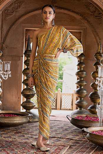 one shoulder indian dress Trending One Shoulder Dresses For The Millennial Indian Brides