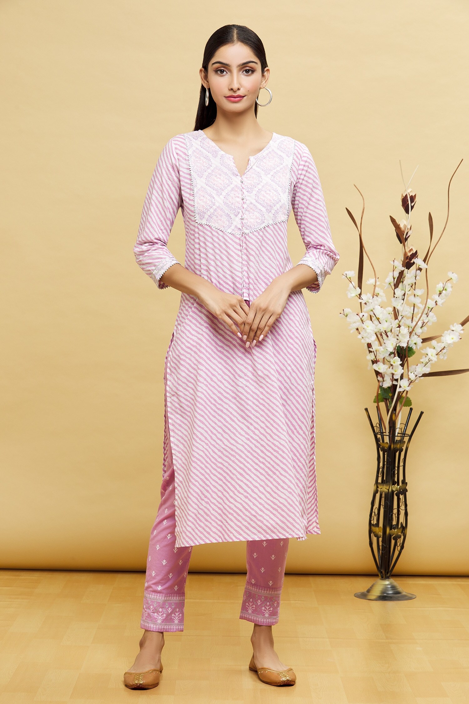 Buy Pink Leheriya Print Kurta And Pant Set For Women By Aryavir