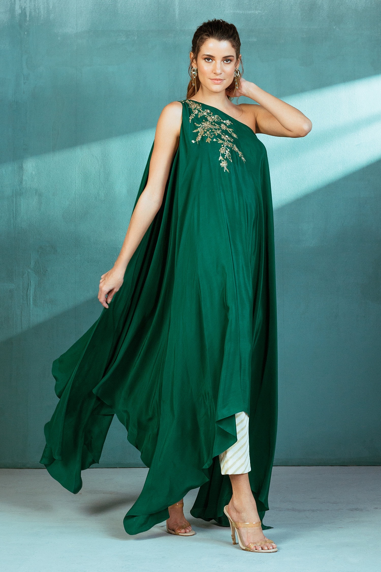Mandira Wirk Emerald Green Kaftan:crepe; Pant: Lurex Embroidery Kaftan And Set For Women