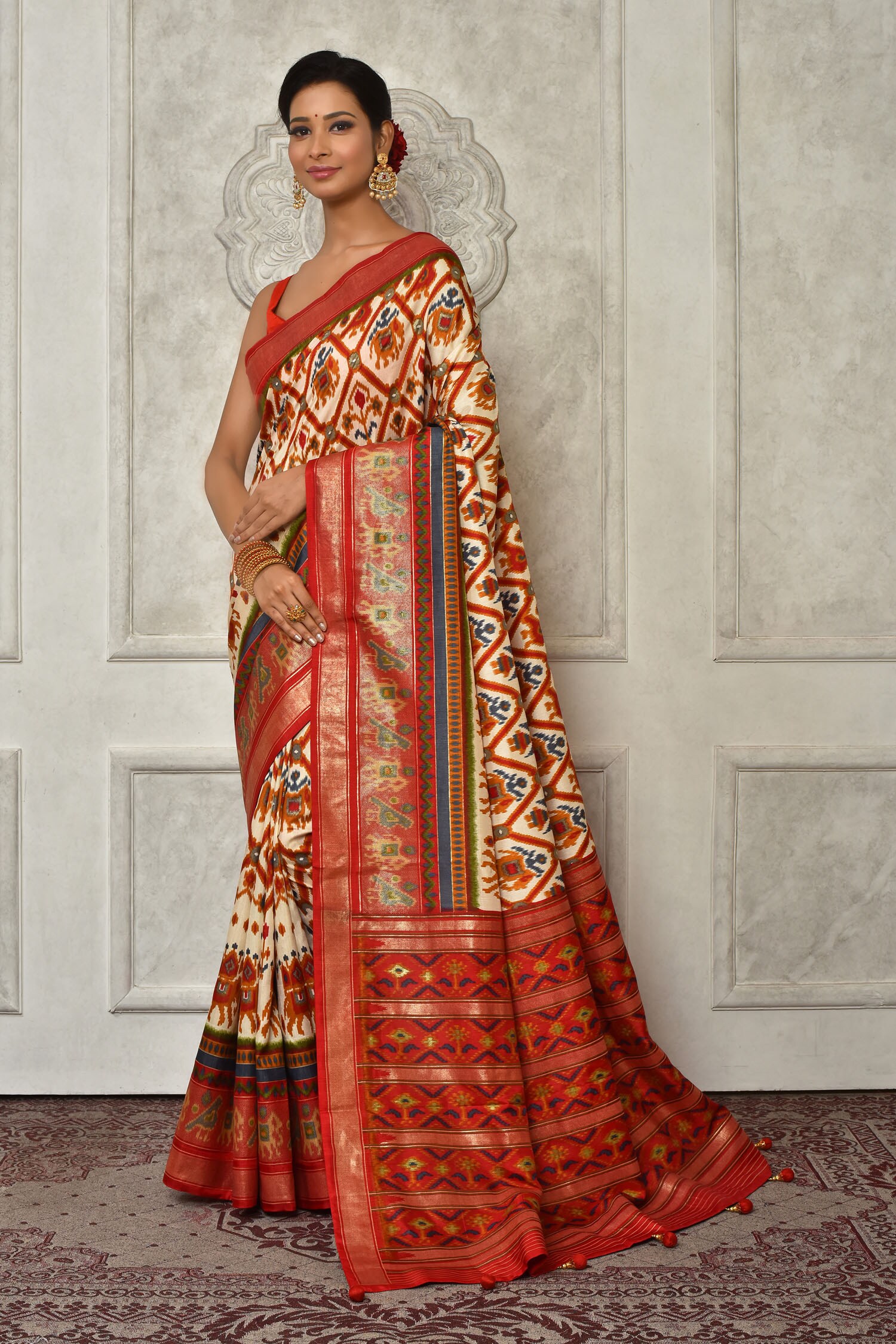 Buy Cream Silk Blend Elephant Patola And Metallic Saree With Running