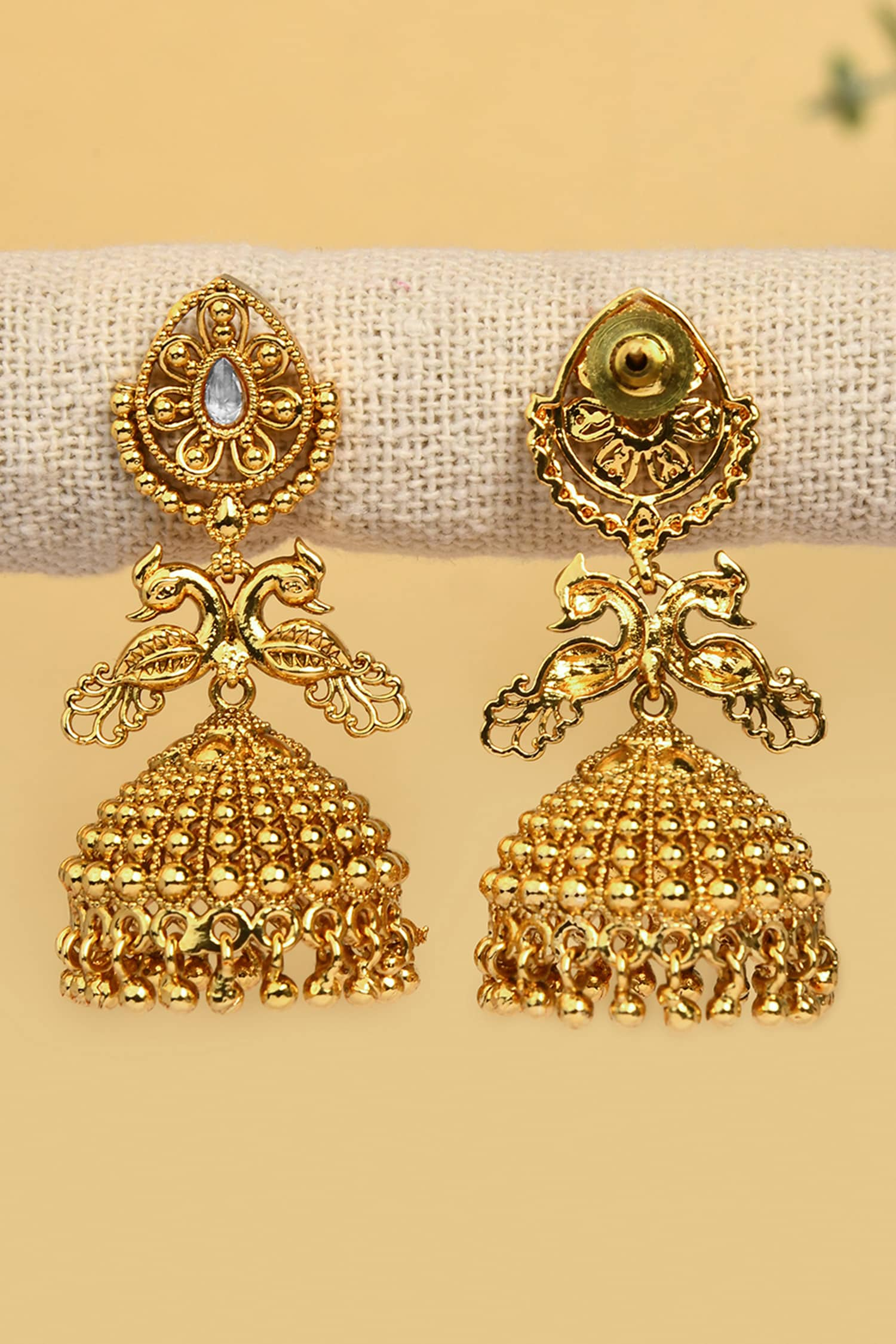 Gold on sale jhumka pattern