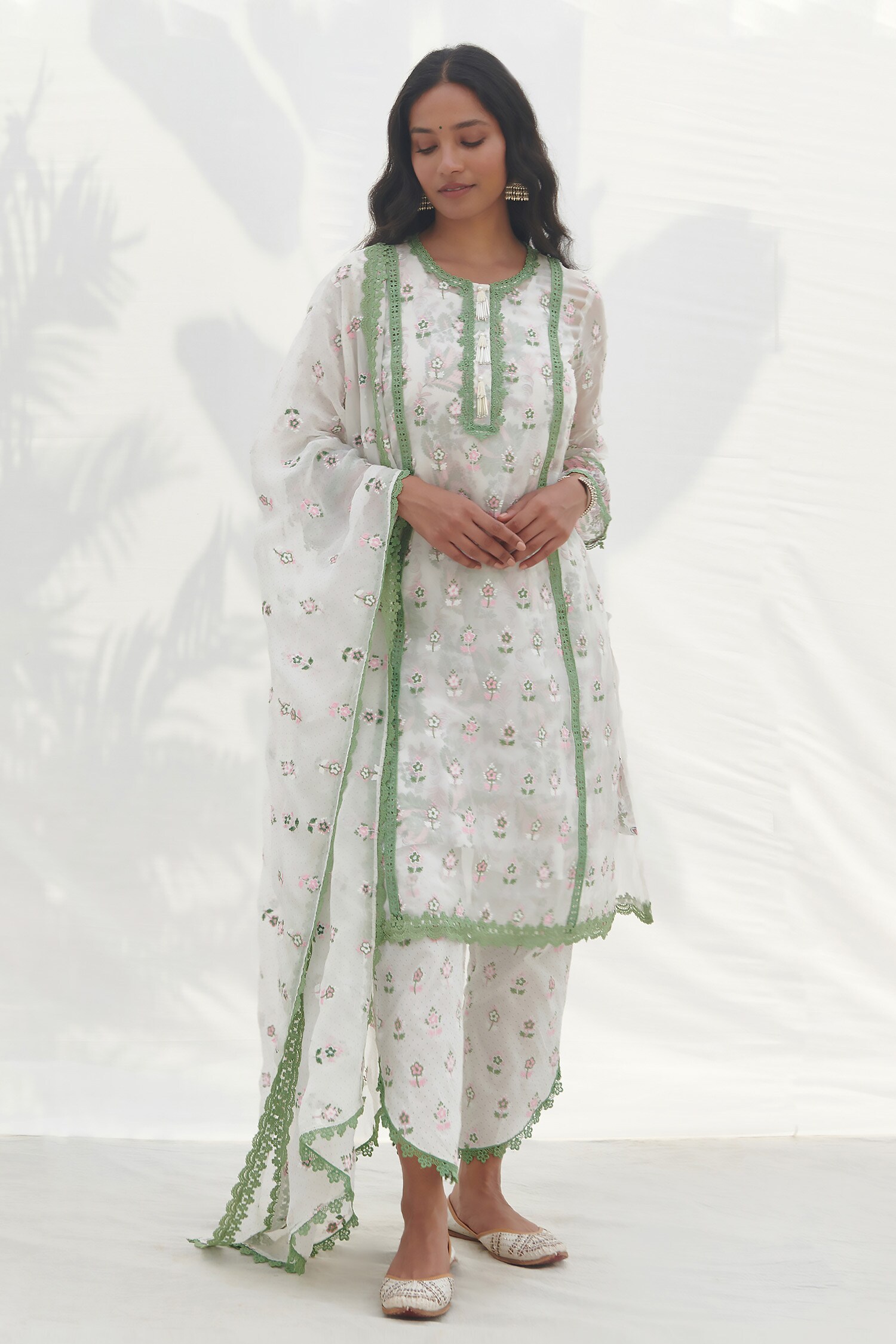 Buy Mulmul Green Pure Mulmul Terra Floral Embroidered Kurta Pant Set