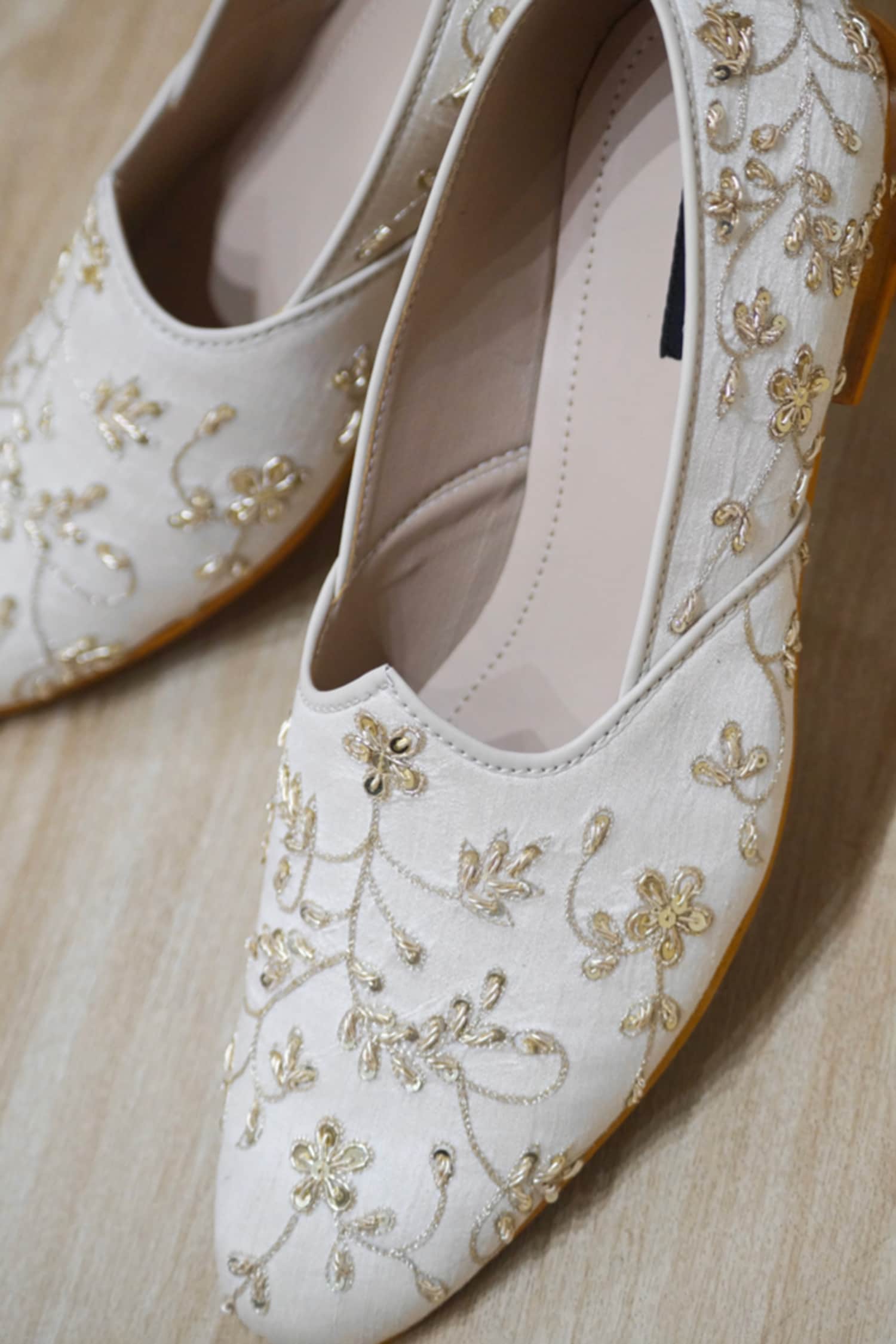 Buy Shradha Hedau Footwear Couture White Raw Silk Rustom Threadwork