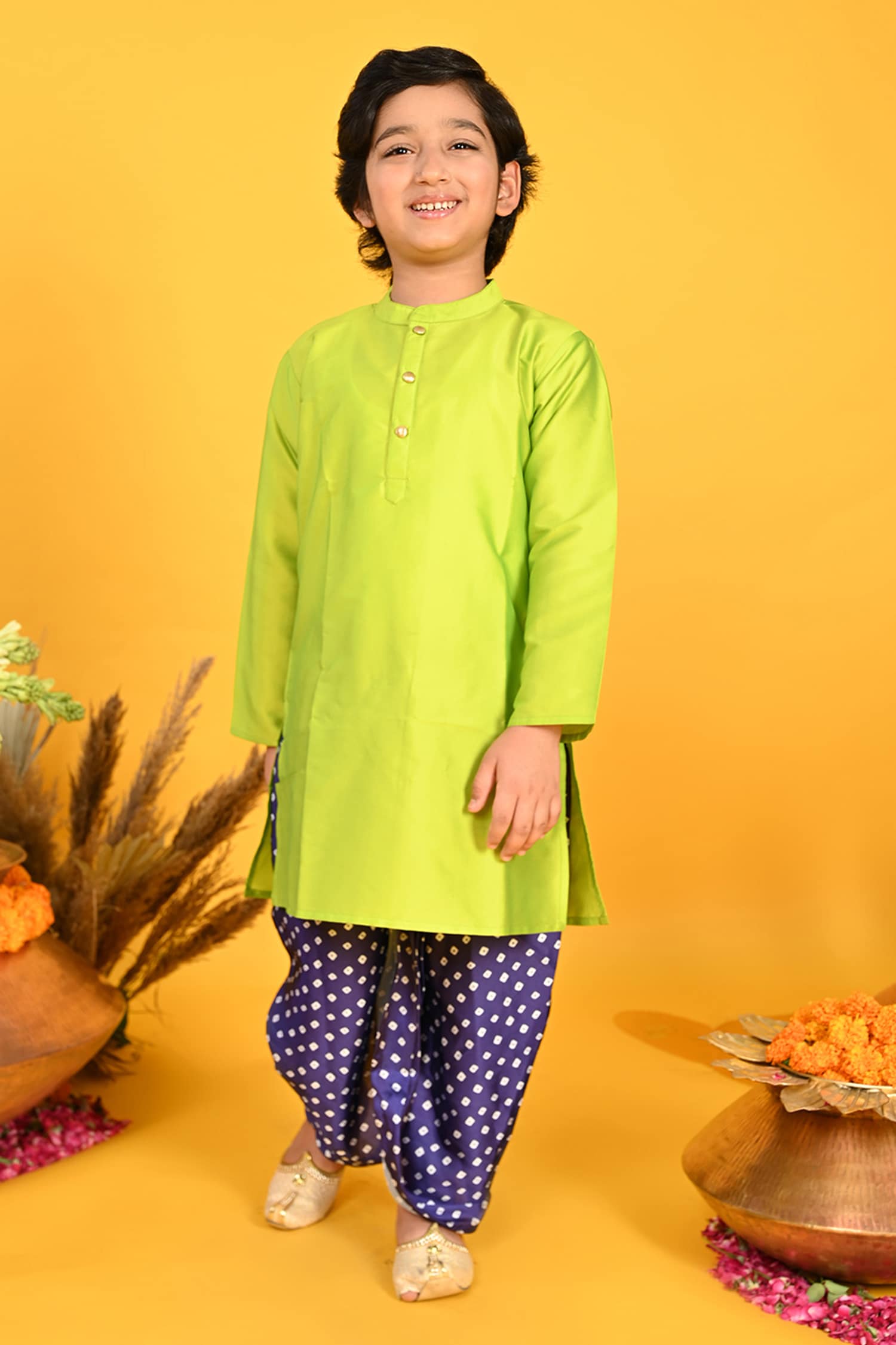 Saka Designs Green Kurta: Taffeta Printed Bandhani Solid And Dhoti Pant Set For Boys