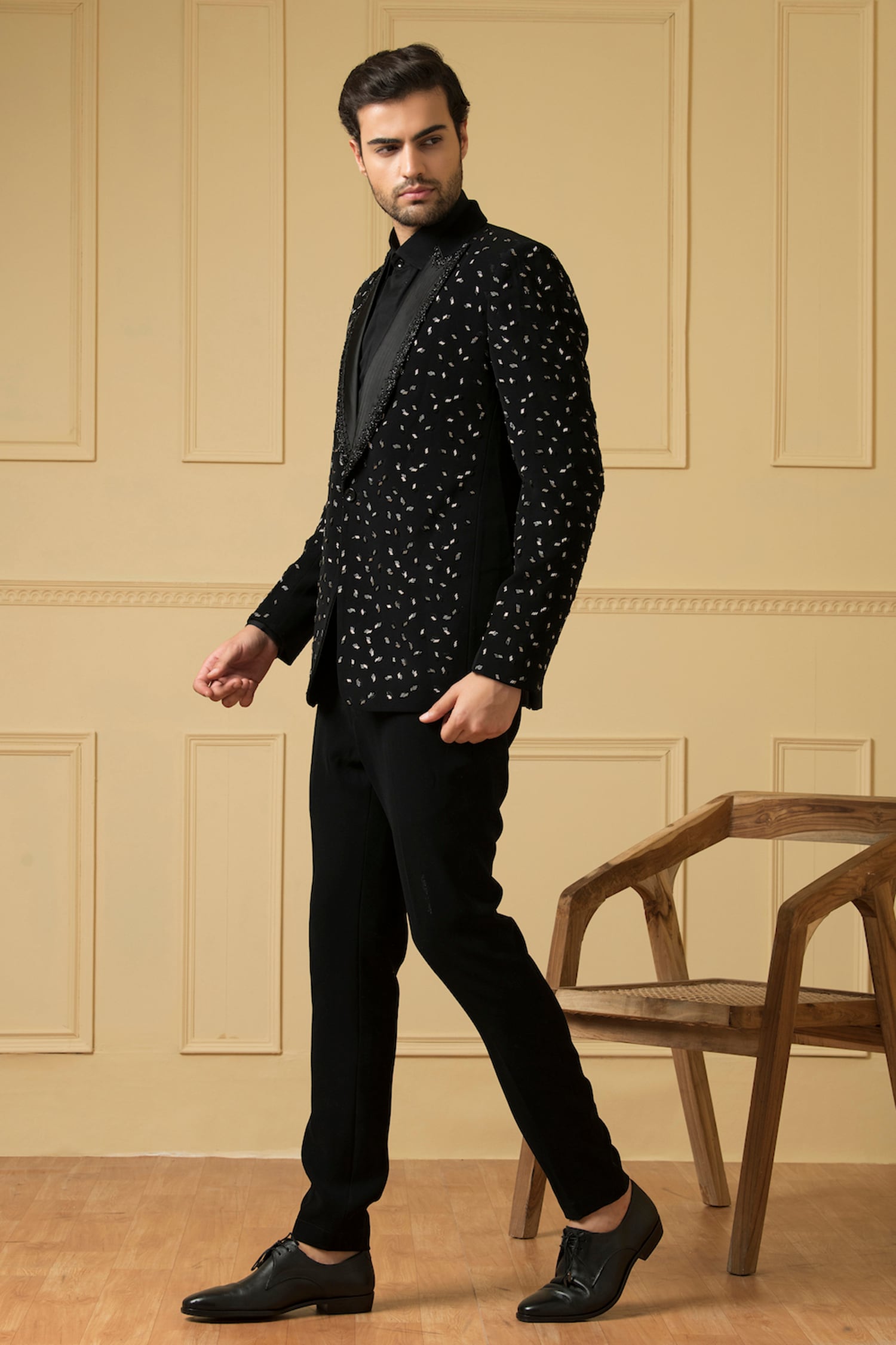 Buy Black Italian Imported Fabric Plain Diagonal Cut Suit And Pant Set For  Men by Aashiana Online at Aza Fashions.