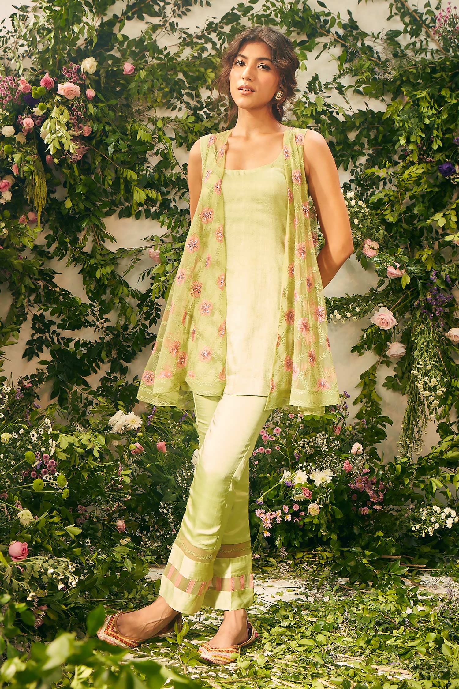 TUHINA SRIVASTAVA Green Raw Silk Embroidered Resham Square Floral Jacket And Pant Set For Women