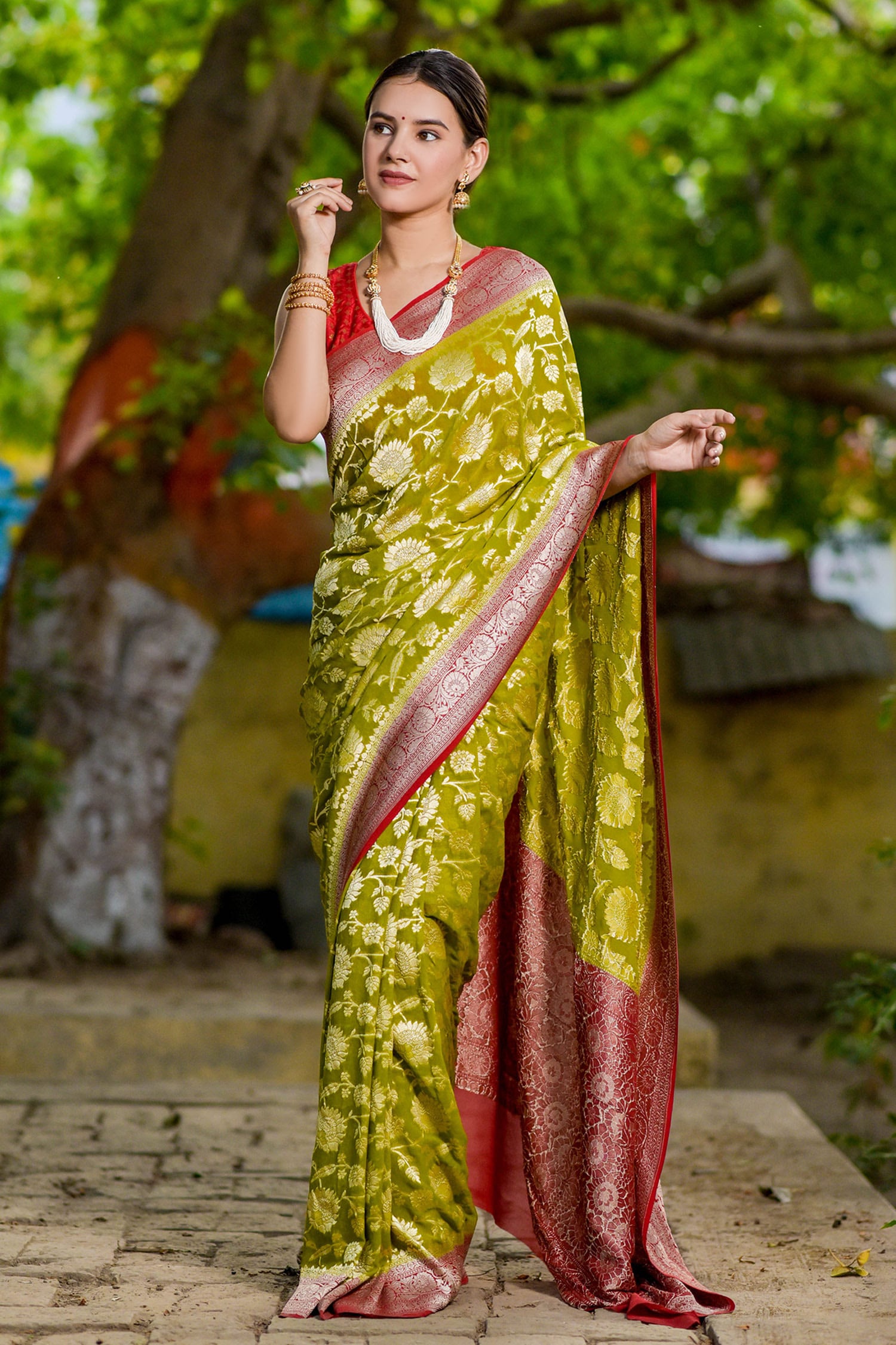 Buy Green Handloom Cotton Chiffon Banarasi Saree With Running Blouse For  Women by Naaritva India Online at Aza Fashions.