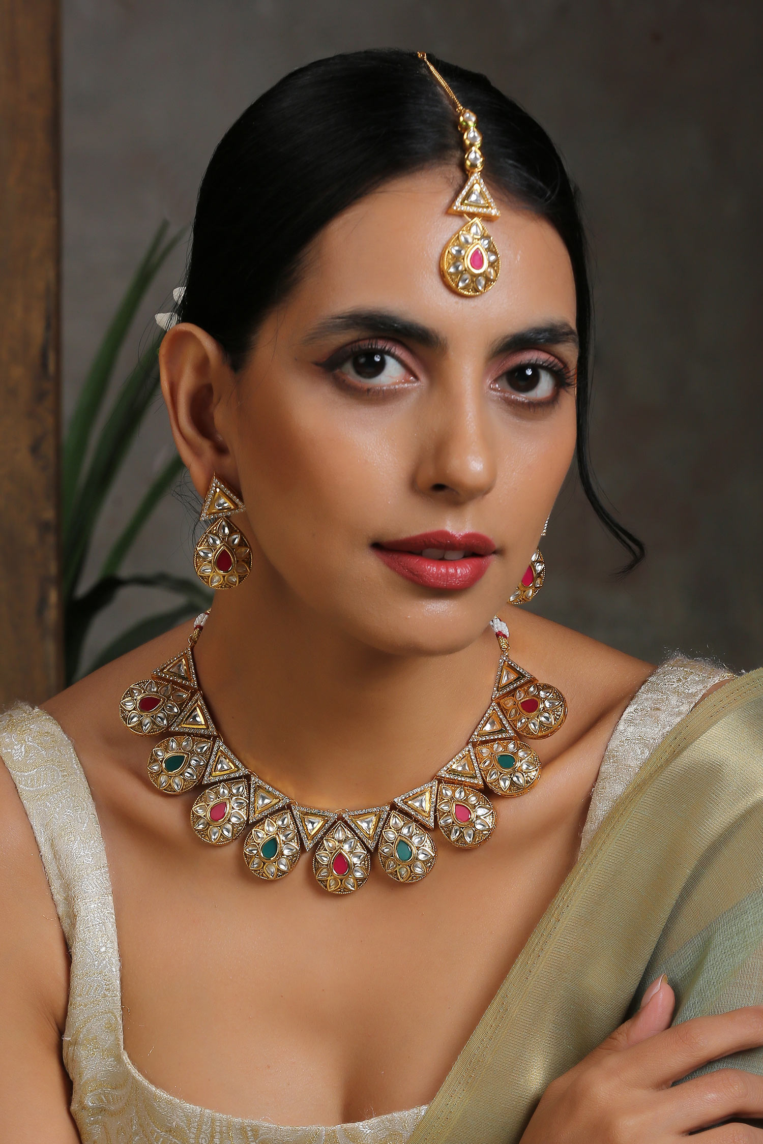 buy-gold-plated-kundan-teardrop-necklace-set-by-swabhimann-jewellery