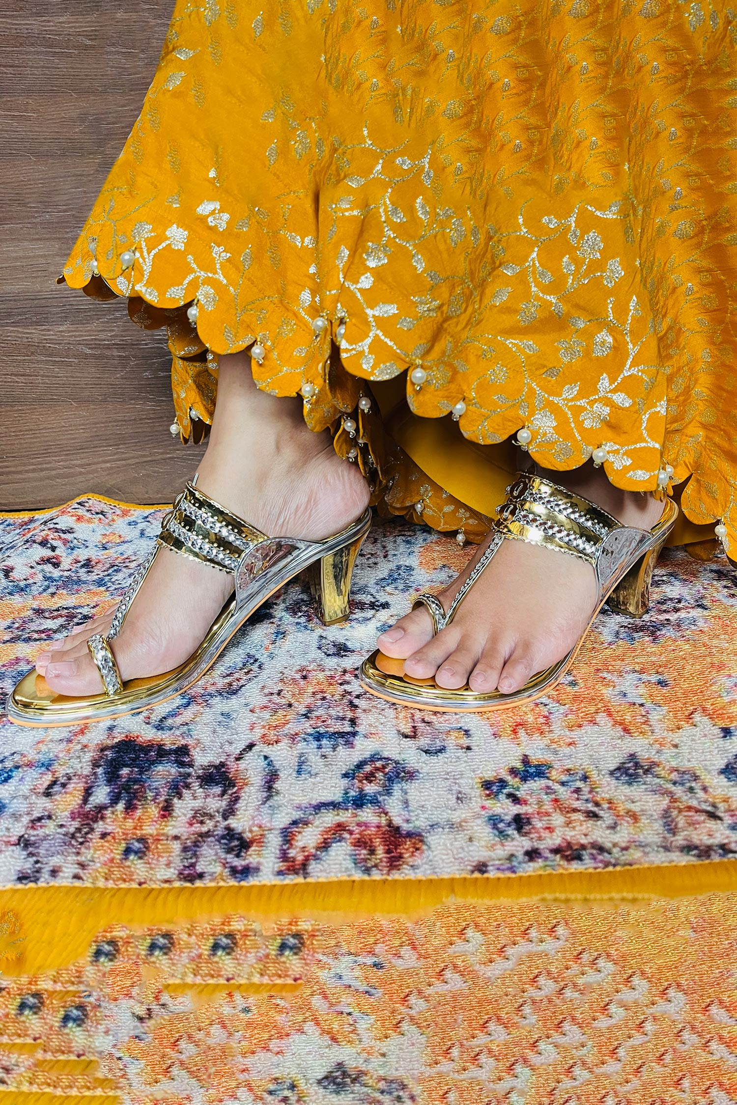 Pin by Shahina Qureshi on stylo dp | Stylish sandals, Stylish girls photos,  Stylish girl images