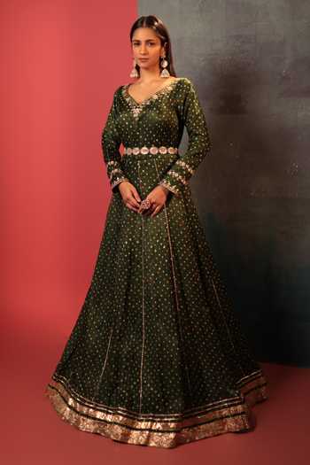 Bandhani - Women Green Silk Embroidery V-neck Bandhani Anarkali Set| Aza Fashions| Wedding Bandhani - Women Green Silk Embroidery V-neck Bandhani Anarkali Set| Aza Fashions| Wedding