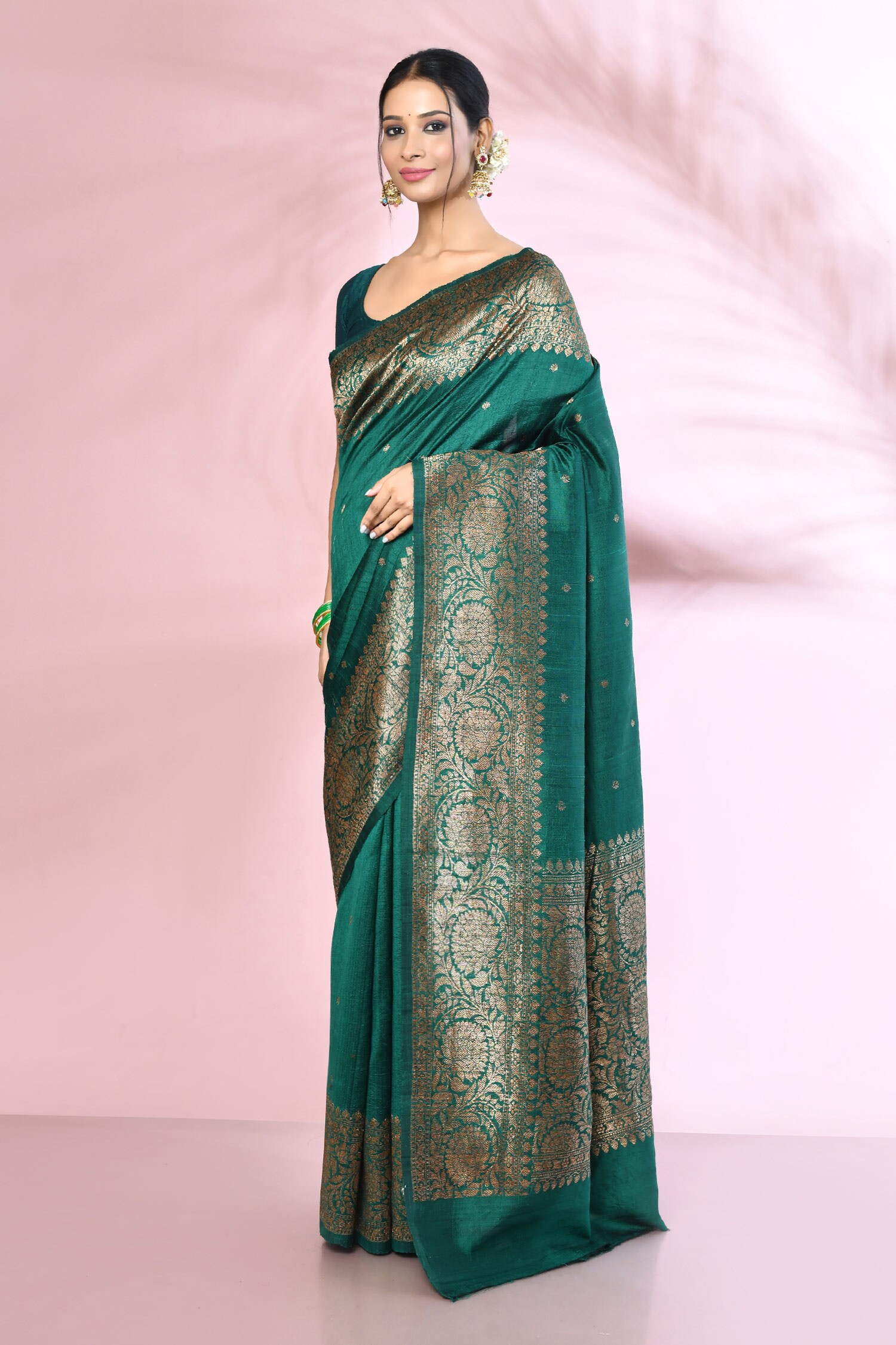 Buy Nazaakat by Samara Singh Green Raw Silk Lotus Vine Border Saree