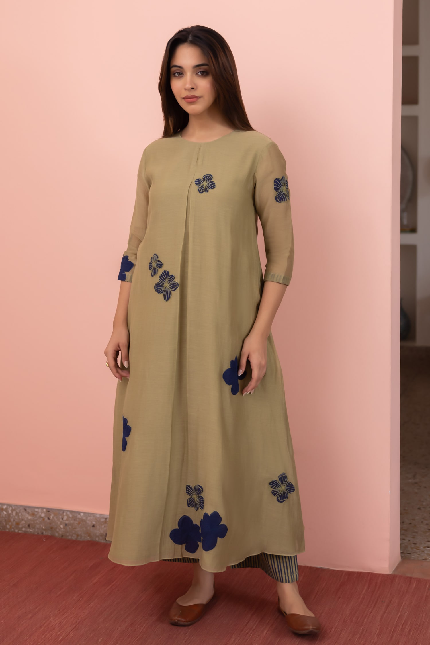 Buy Vaayu Green Cotton Muslin Floral Applique Embroidered Kurta And