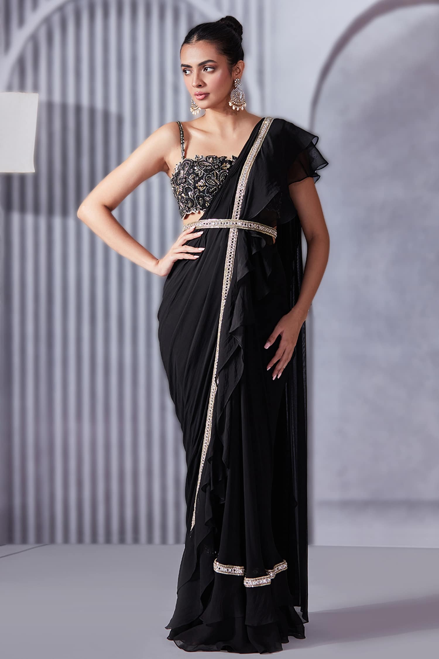 How to Shop the Best Blouse Designs For Your Black Saree? • Keep Me Stylish