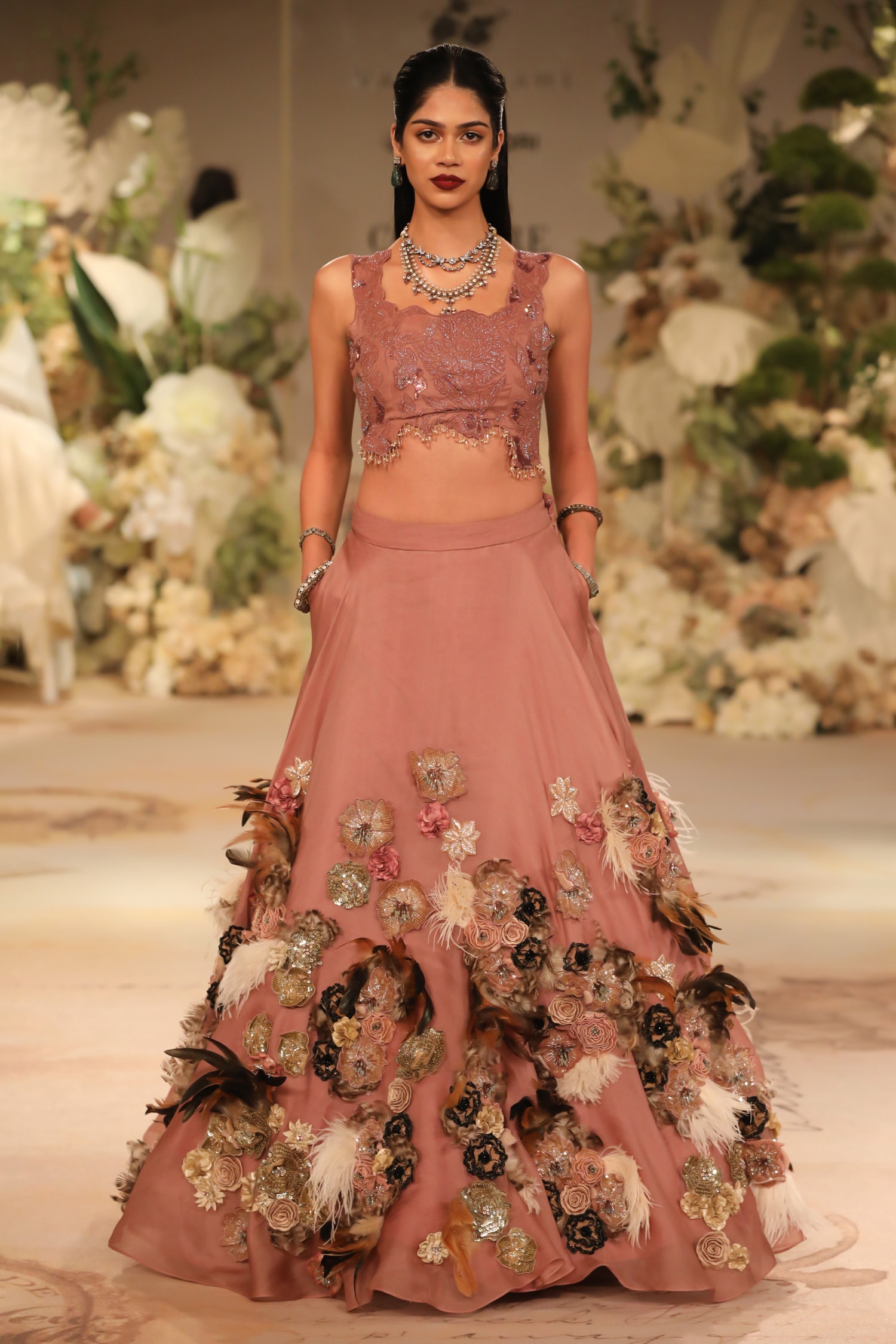 Varun hotsell bahl lehenga