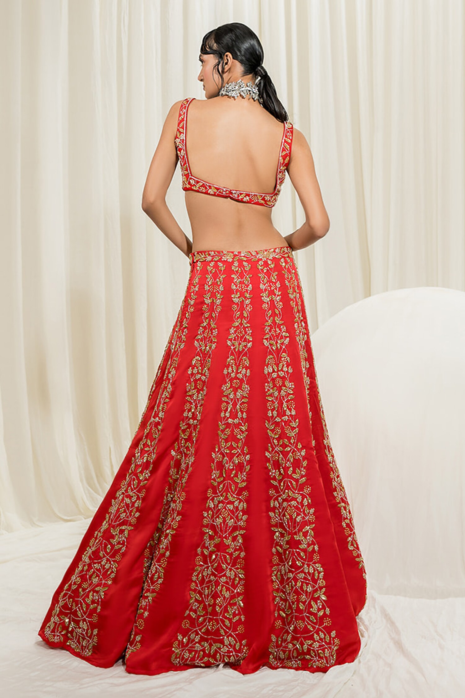 These 25+ Red Designer Wedding Lehengas Are Every Girl's DREAM! |  WeddingBazaar