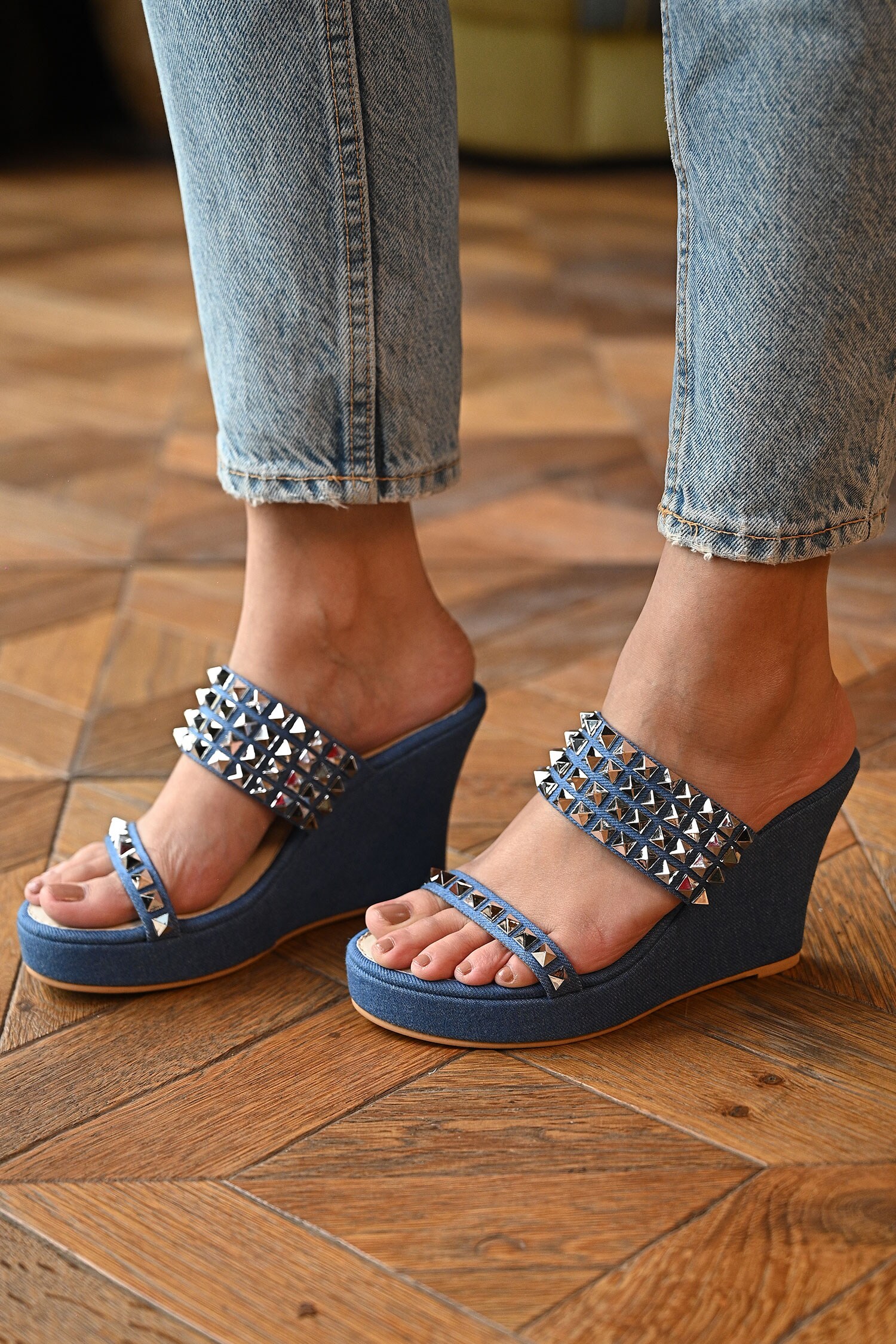 Lata stud 2025 strap platform sandal