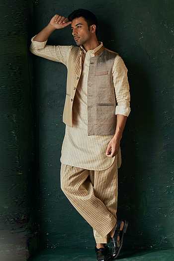 DARK CORAL AND SAANJH STRIPES REVERSIBLE BUNDI main image 1