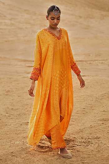 Red Color Neck Real Mirror Bandhani Top Material And Contrast Green Color Pant Material With Bandhani Dupatta