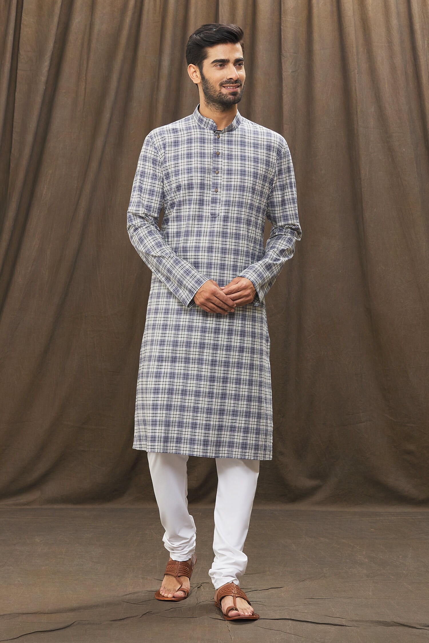 Samyukta Singhania - Grey Kurta 100% Cotton Checkered Pattern And White  Churidar Set For Men