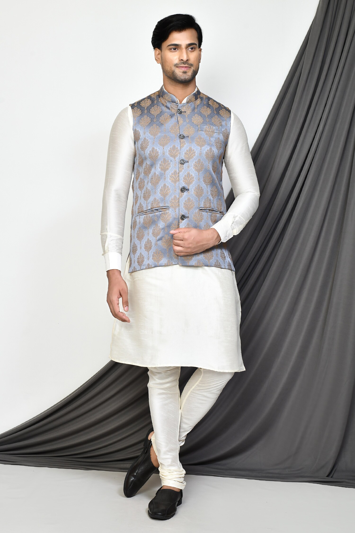 Buy Grey Bundi: Tuxedo Satin Embroidery Thread Leaf And Kurta Set For 