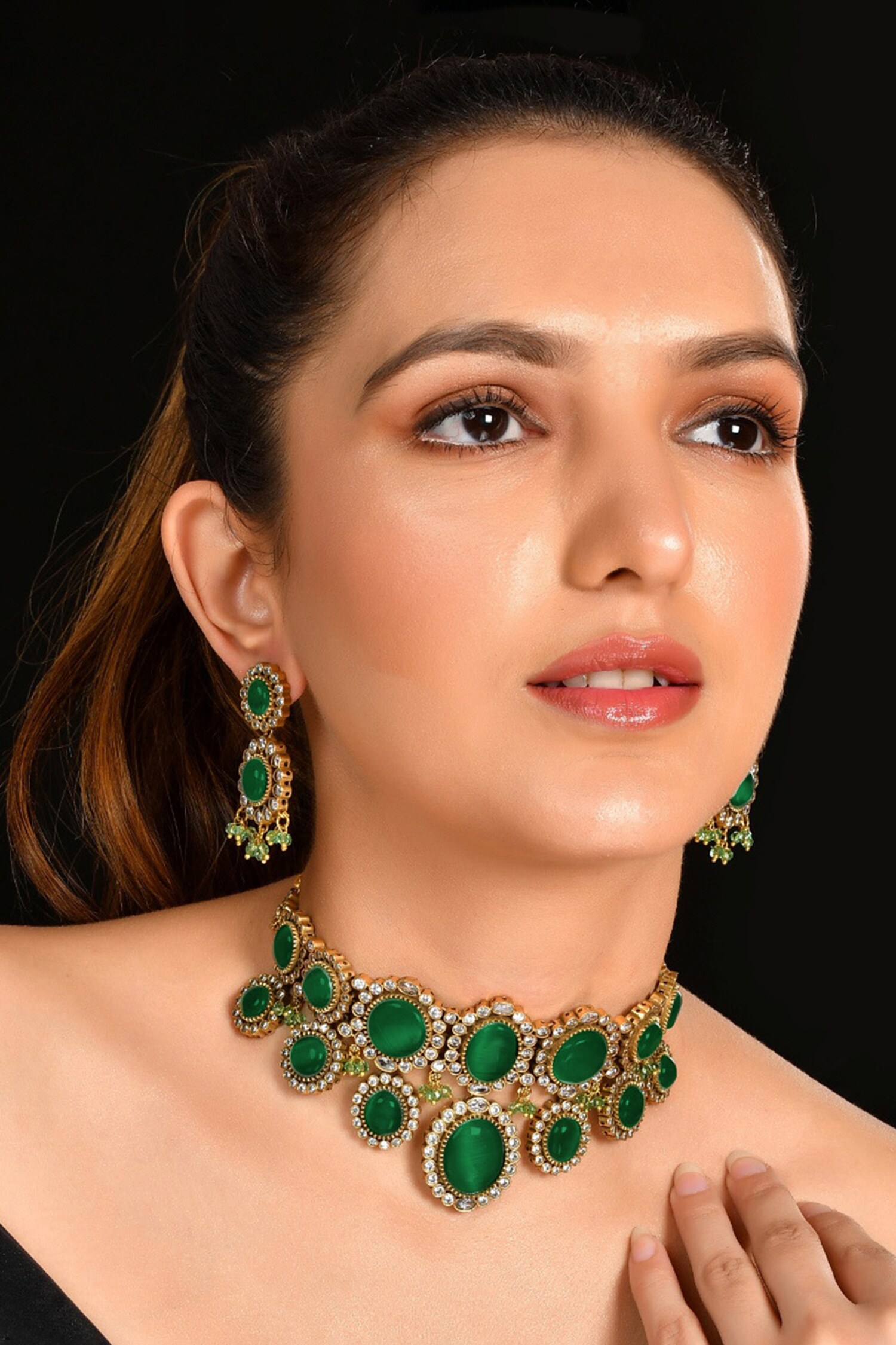 Buy Green Kundan Geometric Embellished Choker Necklace Set by