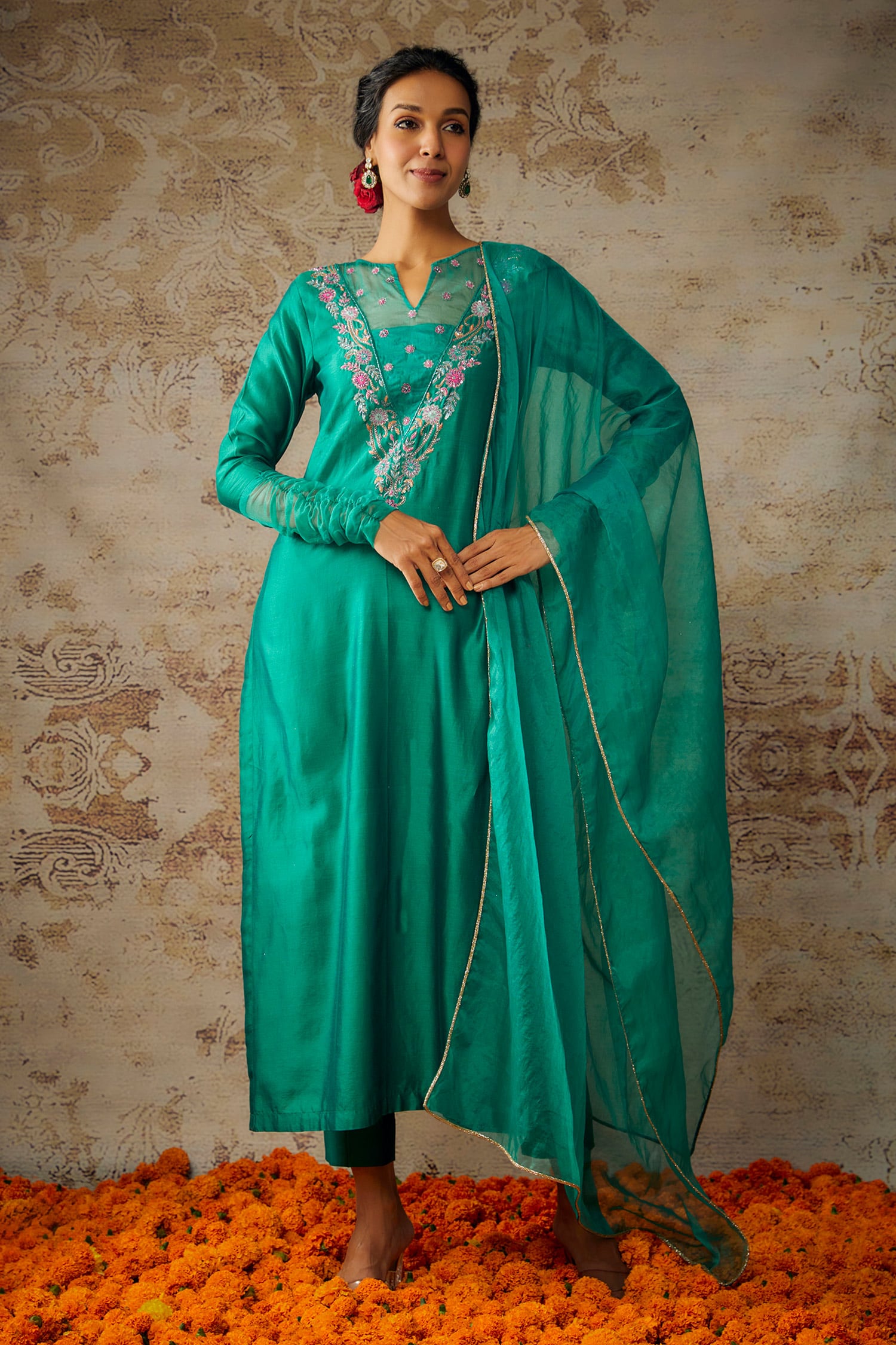 Buy Green Pure Handwoven Chanderi Glass Bead Zari Neckline Kurta Set