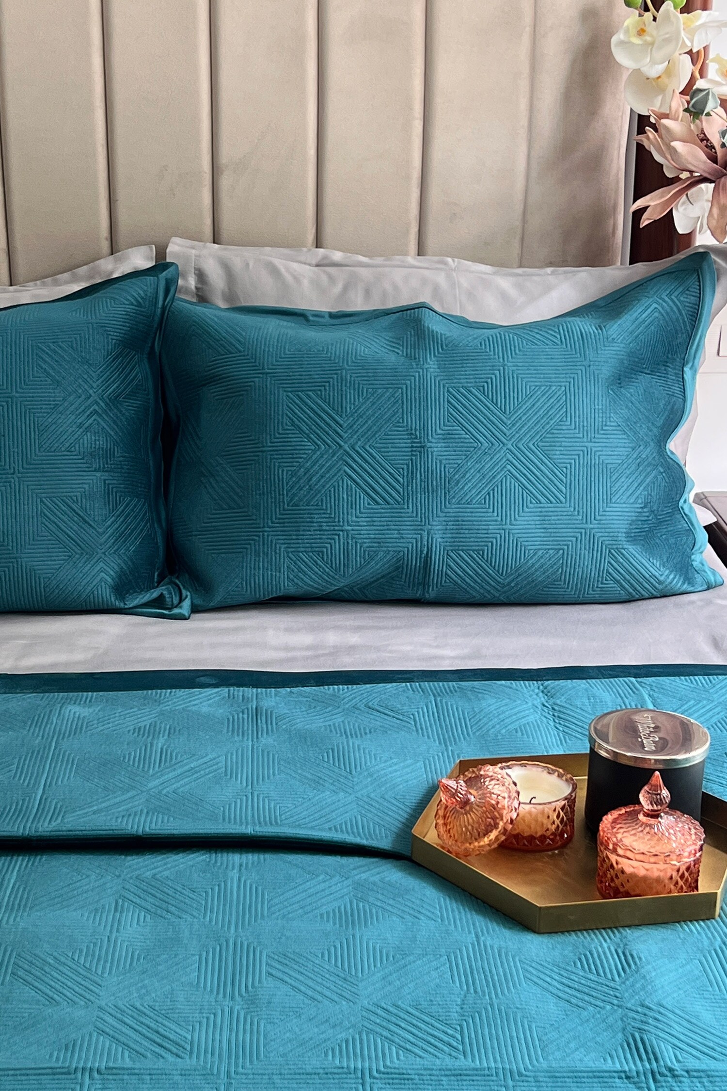 Buy Emerald Green Fabric Velvet Bonito Quilted Bedspread Set by