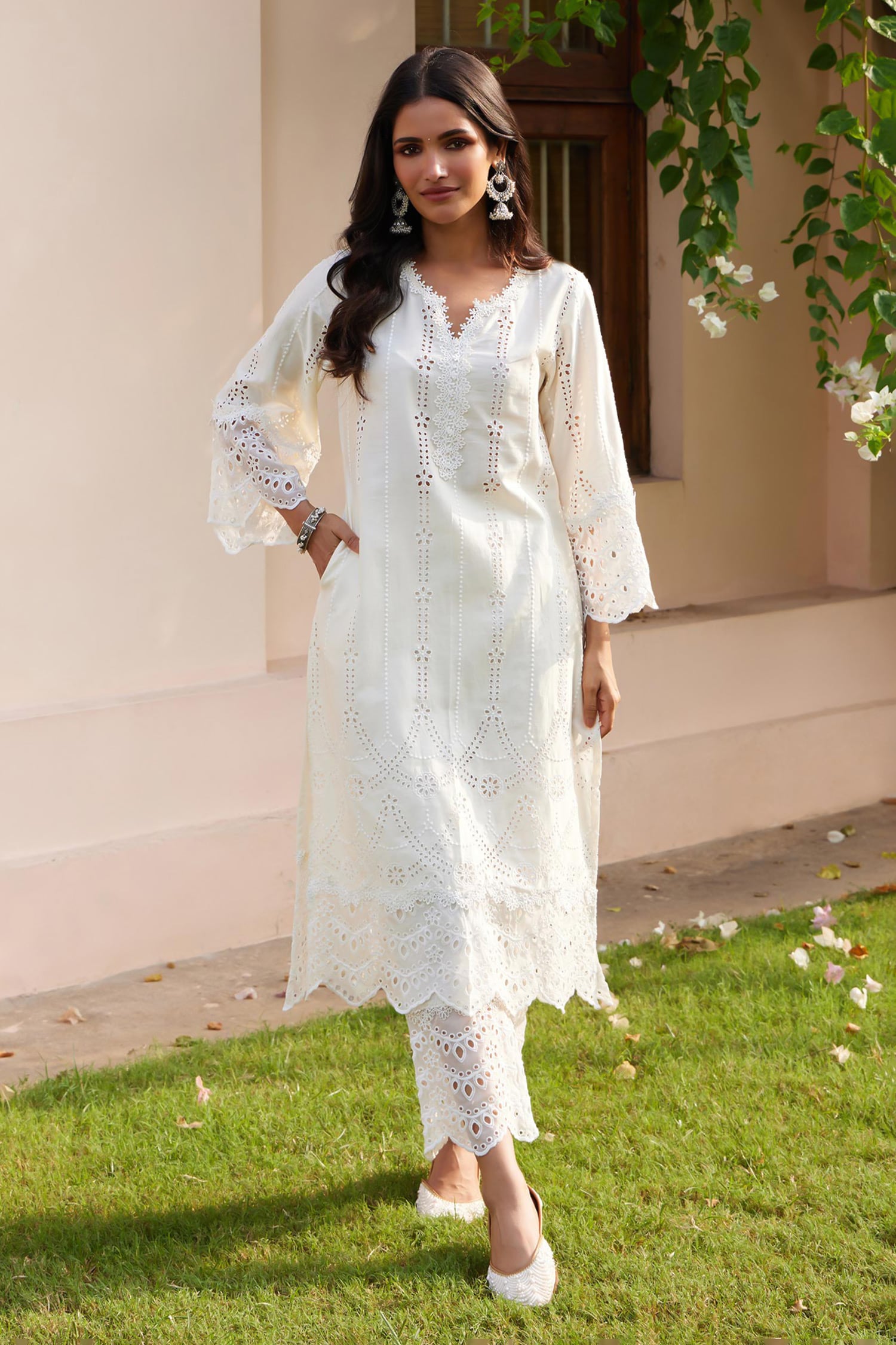Top 67+ white lace kurti