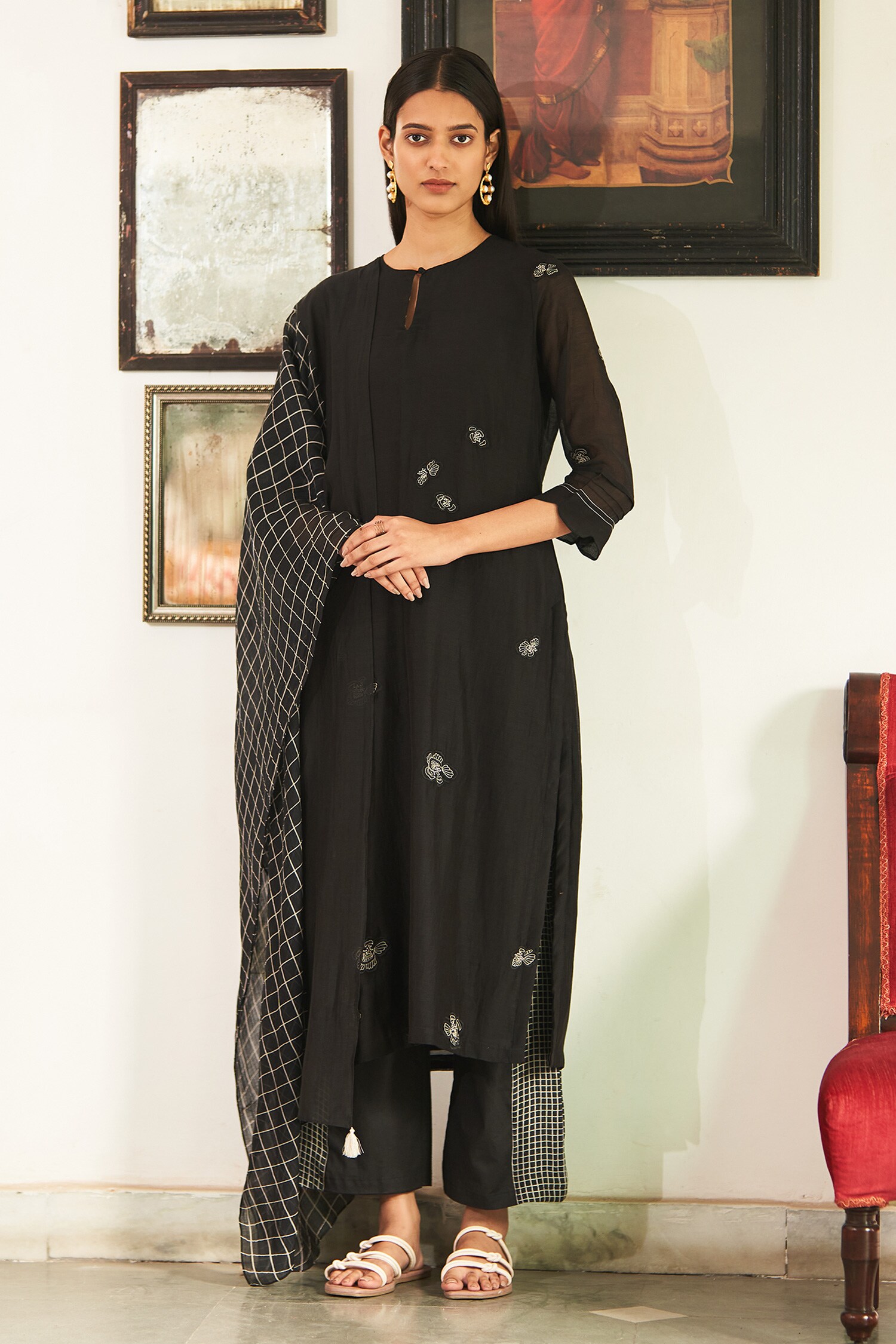 Buy Black Muslin Cotton Embroidery Floral Applique Scattered Kurta Set
