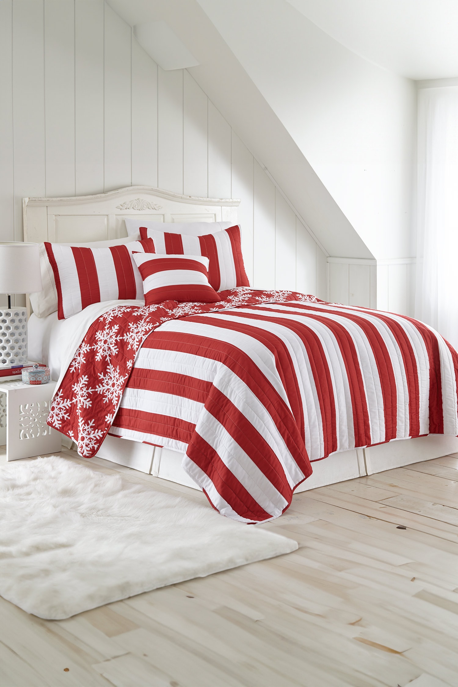Buy Red Pure Cotton Striped Quilt And Pillow Cover Set by Quliting Tree