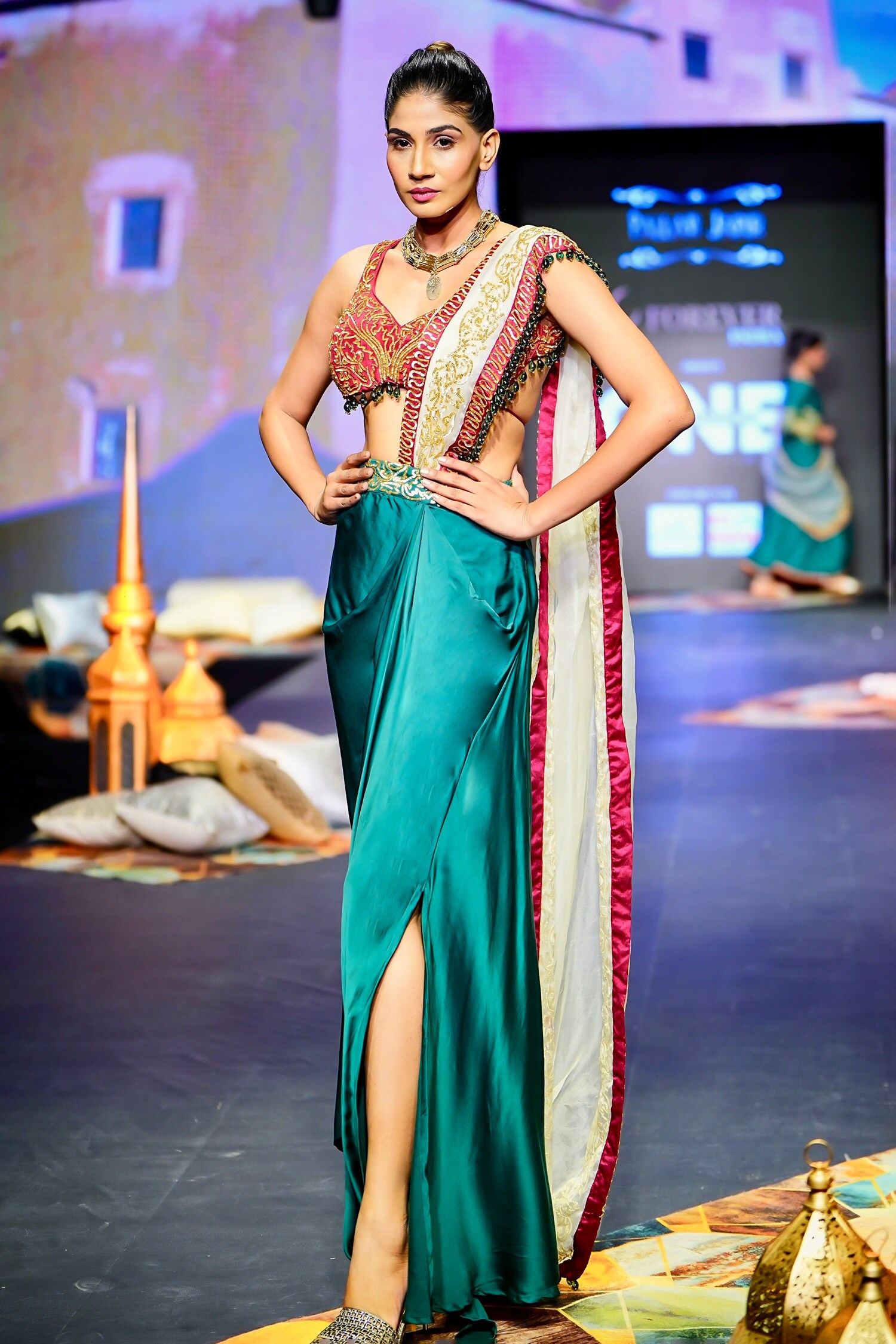 Buy Green Drape Organza Embroidered Beetreen Skirt Saree With Blouse For Women by Pallavi