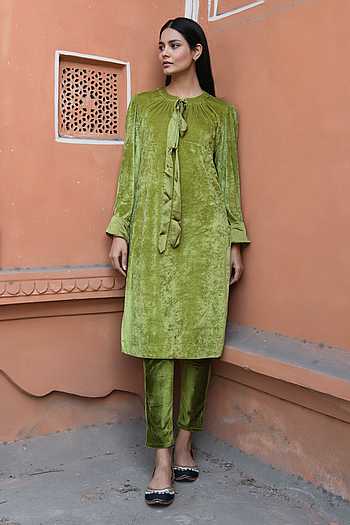 Women Multicolor Rayon Women Tie up tassel Neck Printed Kurta with pant