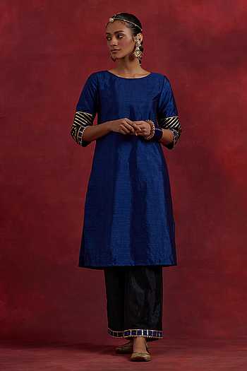 Solid Peach Gota Detailing Straight Kurta And Solid Off White Pants  With Gota Detailing Off White Mul Dupatta