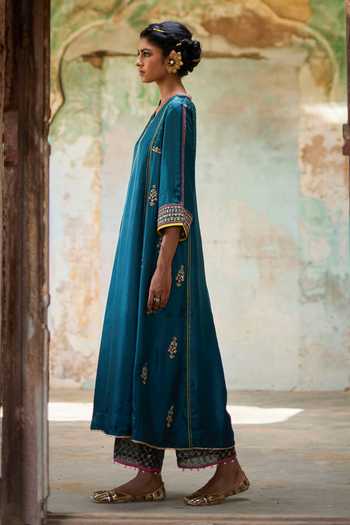 Women Blue Yoke Embroidered Kurta Set