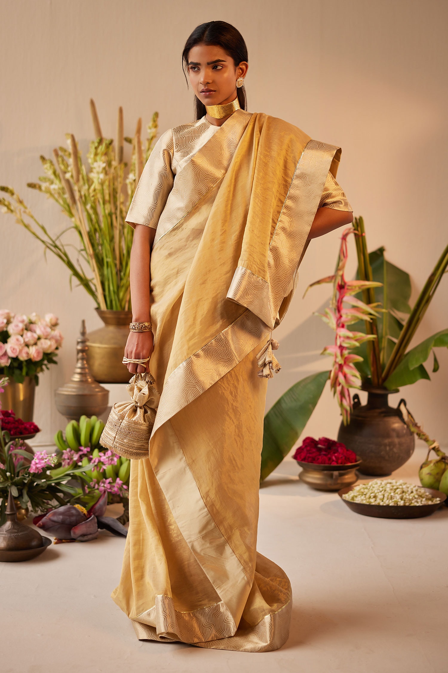 vastrang.in - Online Buy Sari, Salwar Suit, Gown, Lehengas, Kurti