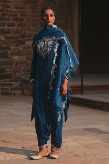 Women Liva (Rayon) Red Stripe Print Kurta With Harem Pant