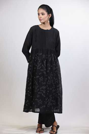 Women Black Chanderi Pakistani Embroidered Kurta with Pant & Dupatta