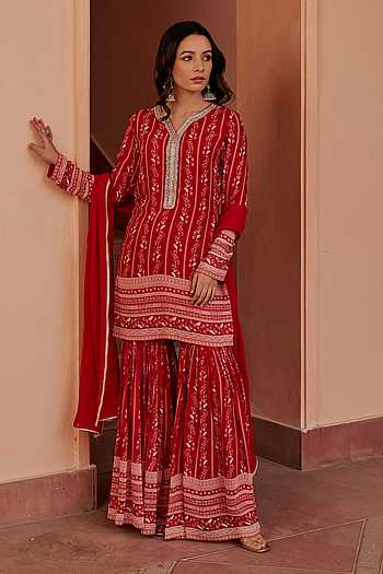 Women Printed Kurta with Sharara