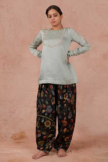 Women Fuchsia Velvet Embroidered Short Kurta With Dhoti Pants